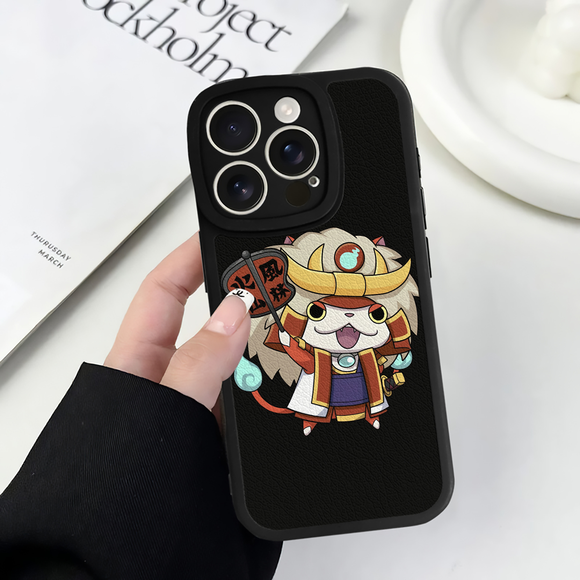 （画像用） 妖怪ウォッチ Yo-kai Watch 【iPhone 16シリーズ対応】シリコンスマホケース（レザー調） 材質：シリコン